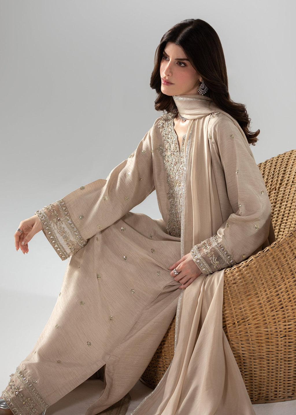 DUSTY IVORY