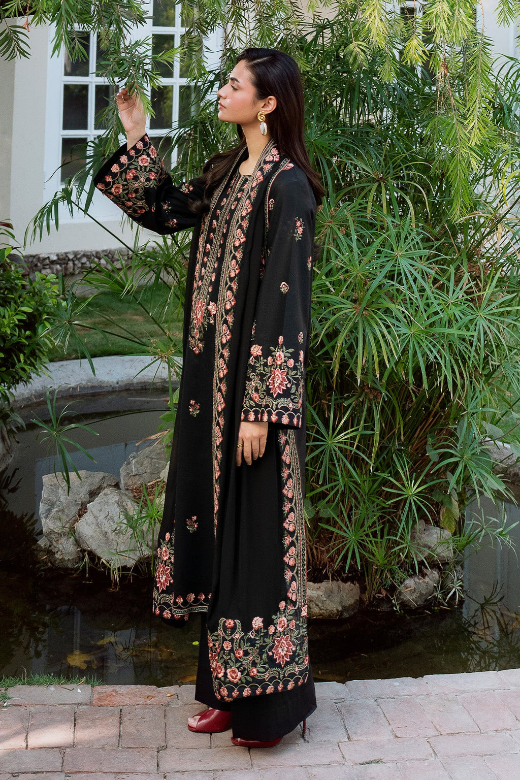 BLACK JASMINE