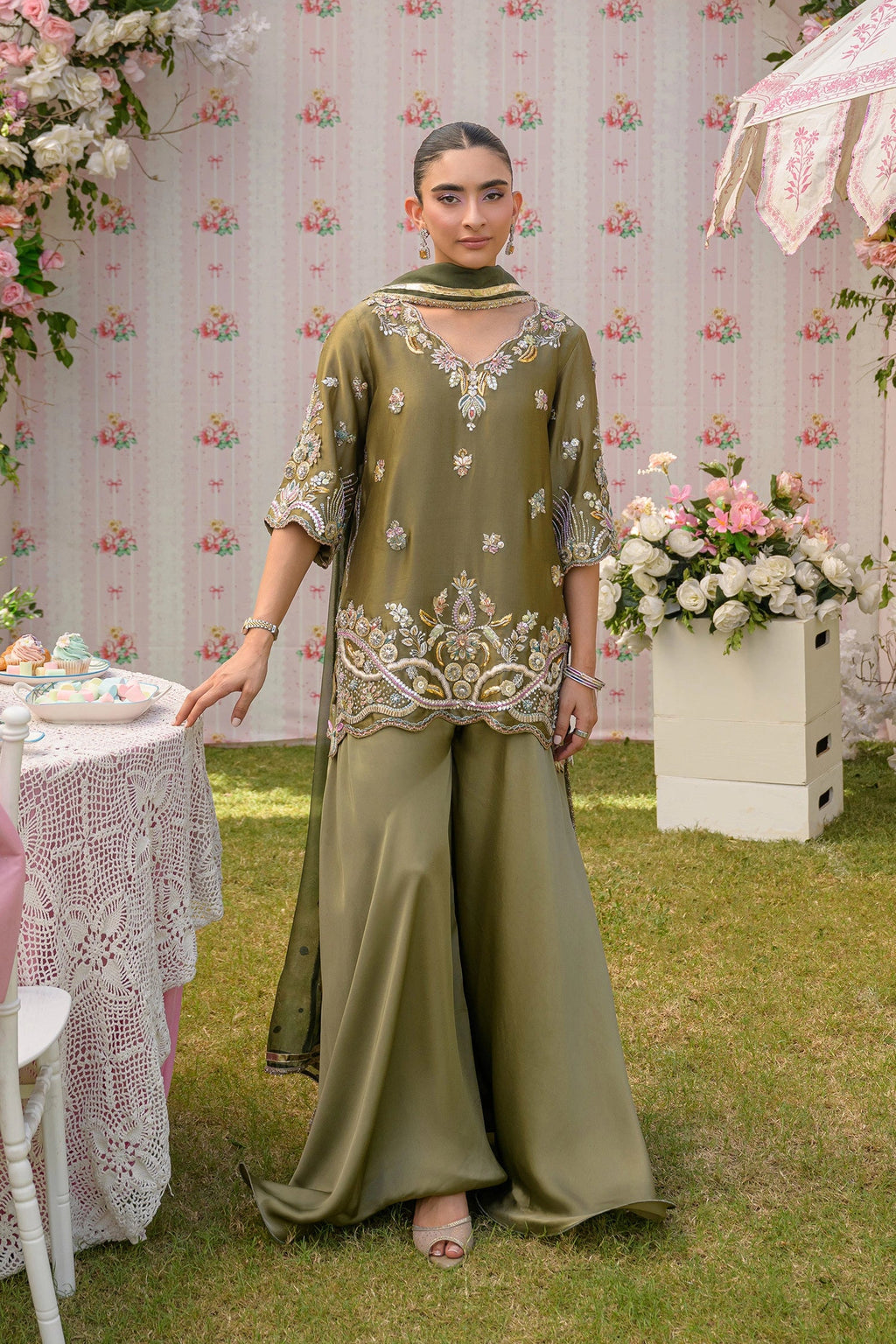 EARTHY GREEN