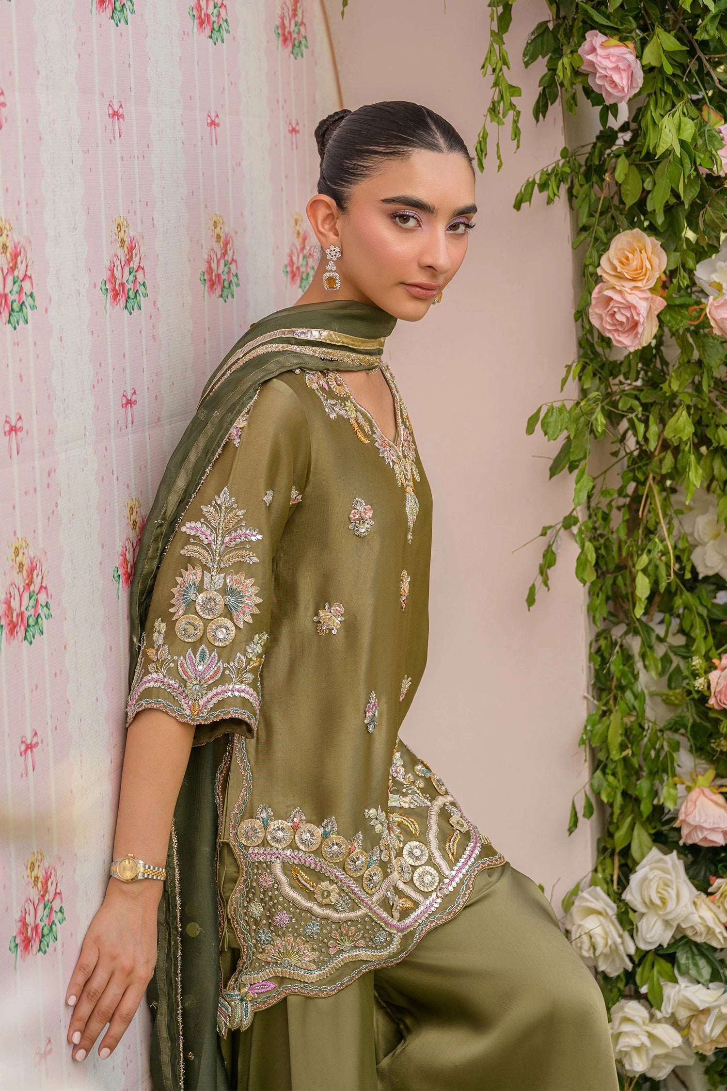 EARTHY GREEN