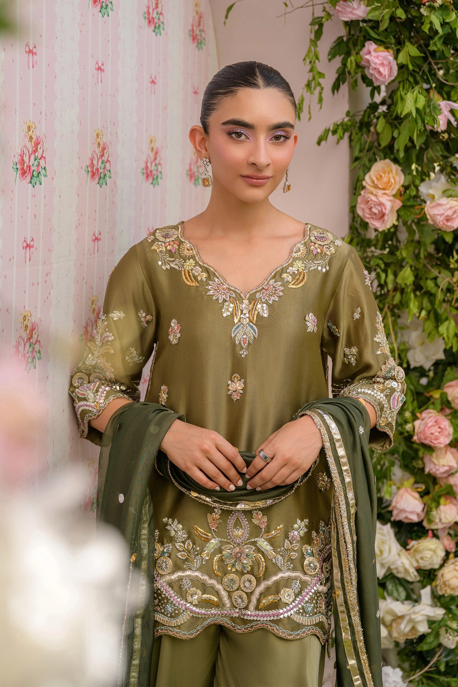 EARTHY GREEN