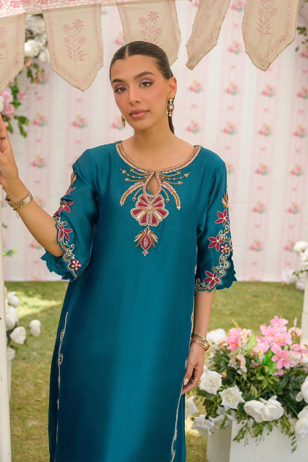 TEAL PARADISE