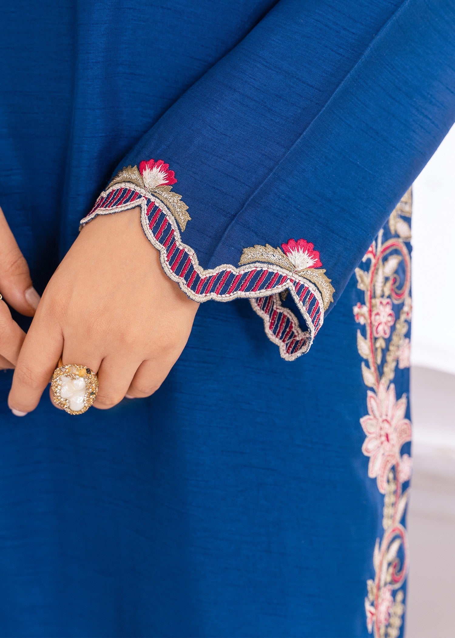 ELARA (ROYAL BLUE)